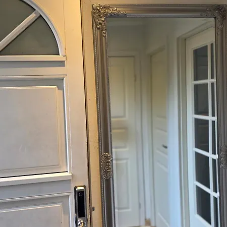 Centrally Located Townhouse In Quiet Surroundings Дом отдыха *