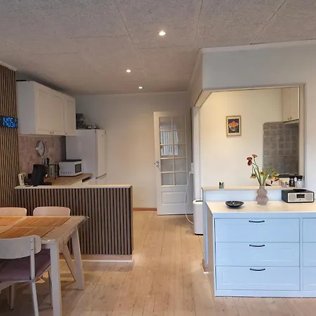Centrally Located Townhouse In Quiet Surroundings Дом отдыха