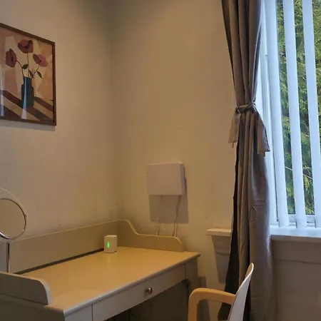 Дом отдыха Centrally Located Townhouse In Quiet Surroundings
