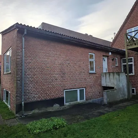 Centrally Located Townhouse In Quiet Surroundings Дом отдыха