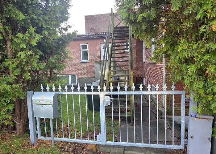 Centrally Located Townhouse In Quiet Surroundings *